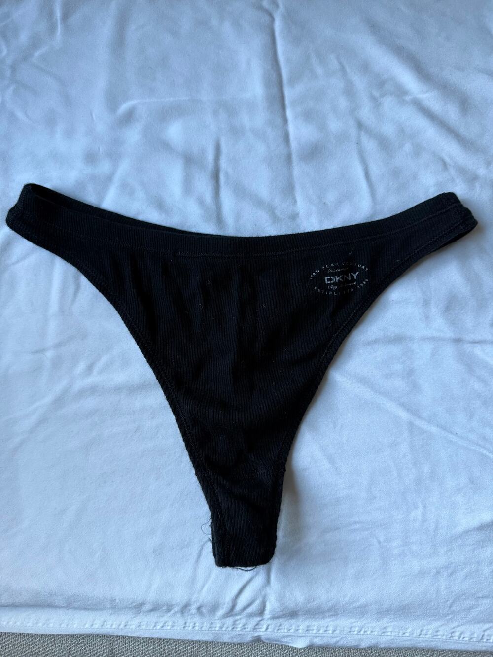 NWOT DKNY Black Ribbed Cotton Thong Panty – Size M